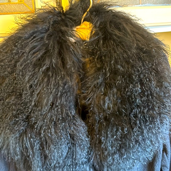 Montanaco black wool blend coat with Tibet fur collar and trim. Large - Picture 3 of 10